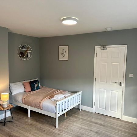 Cosy En-Suite Double Room1 Heathrow Accommodation Northolt  Exterior photo