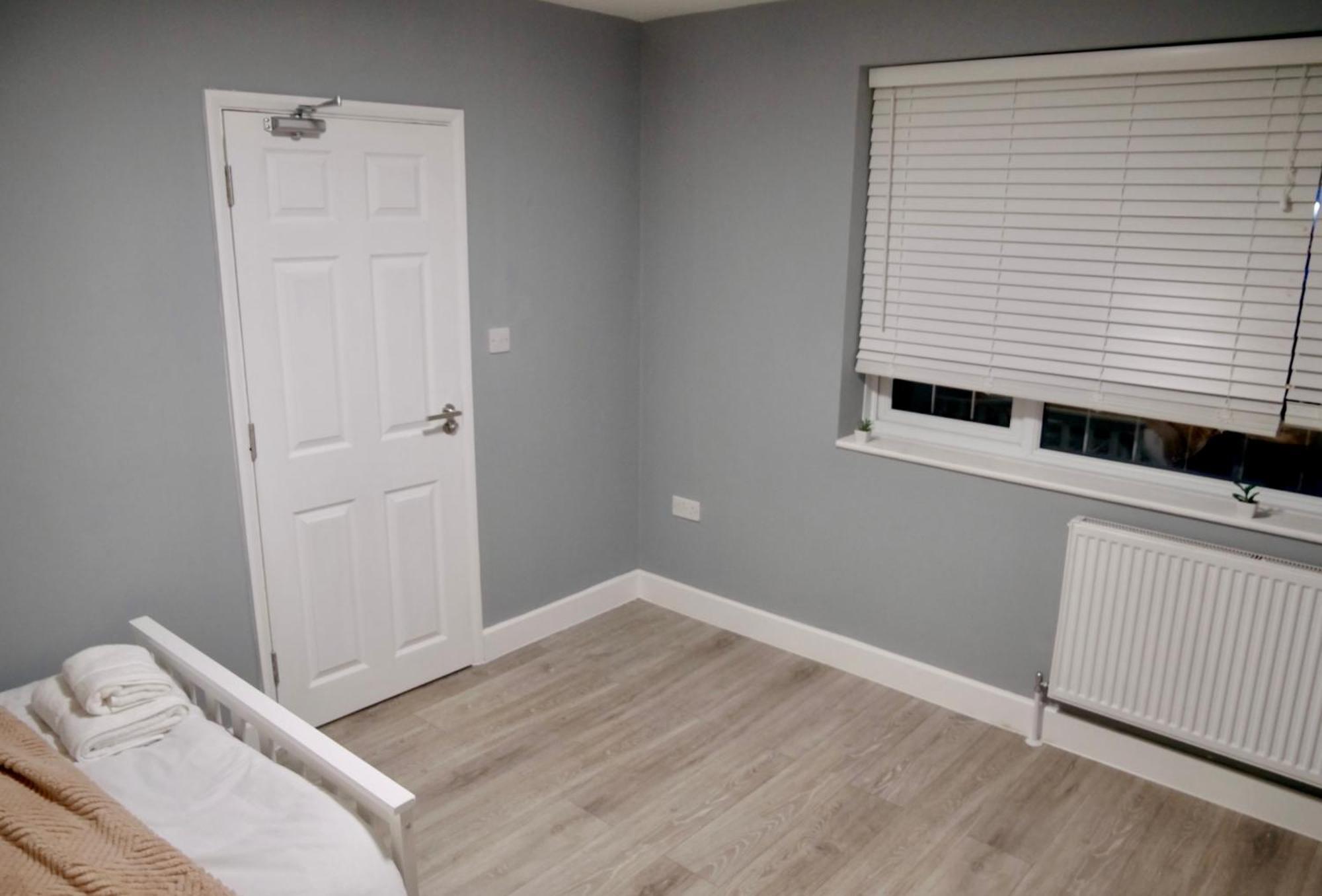 Cosy En-Suite Double Room1 Heathrow Accommodation Northolt  Exterior photo