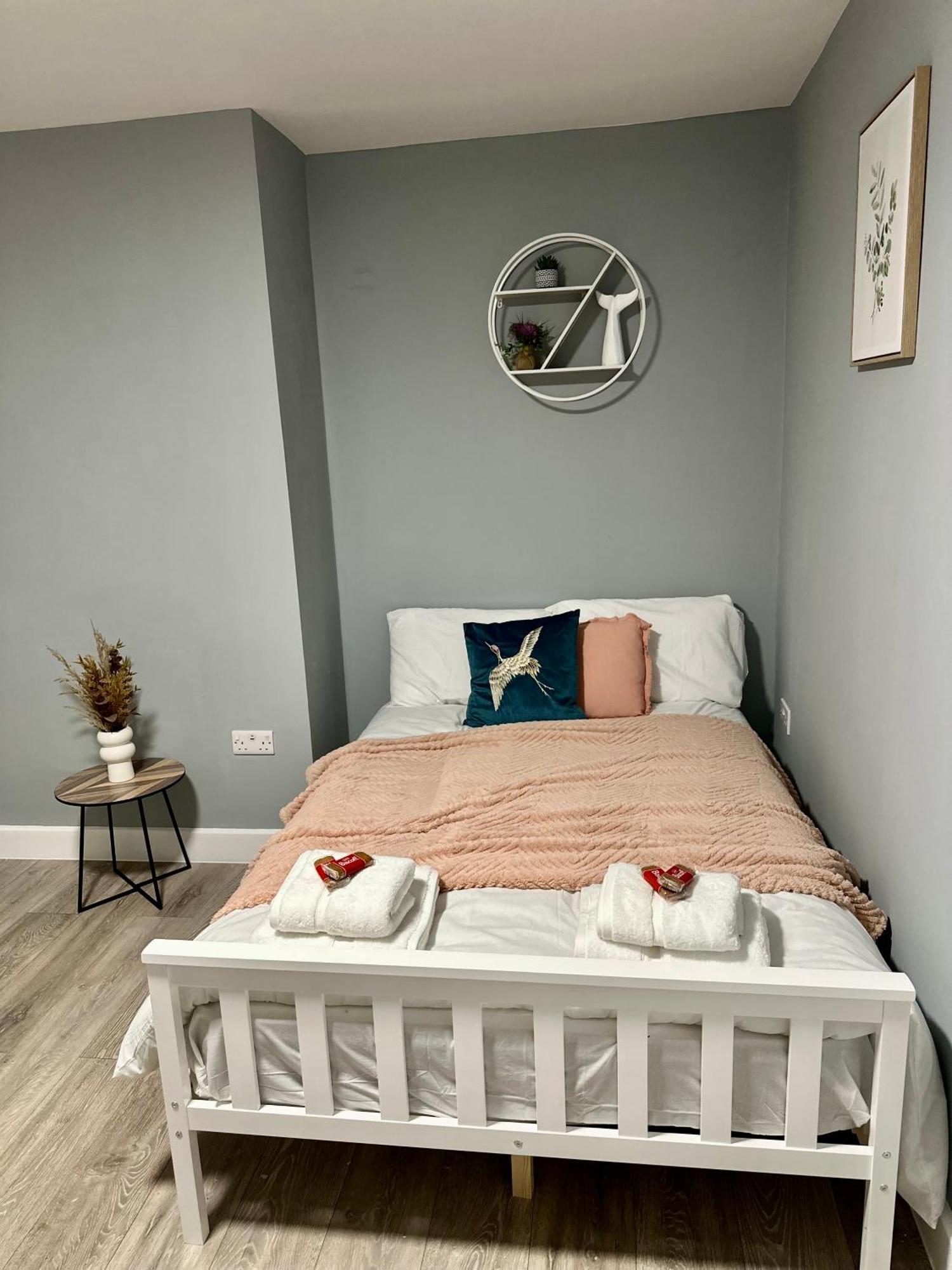Cosy En-Suite Double Room1 Heathrow Accommodation Northolt  Exterior photo