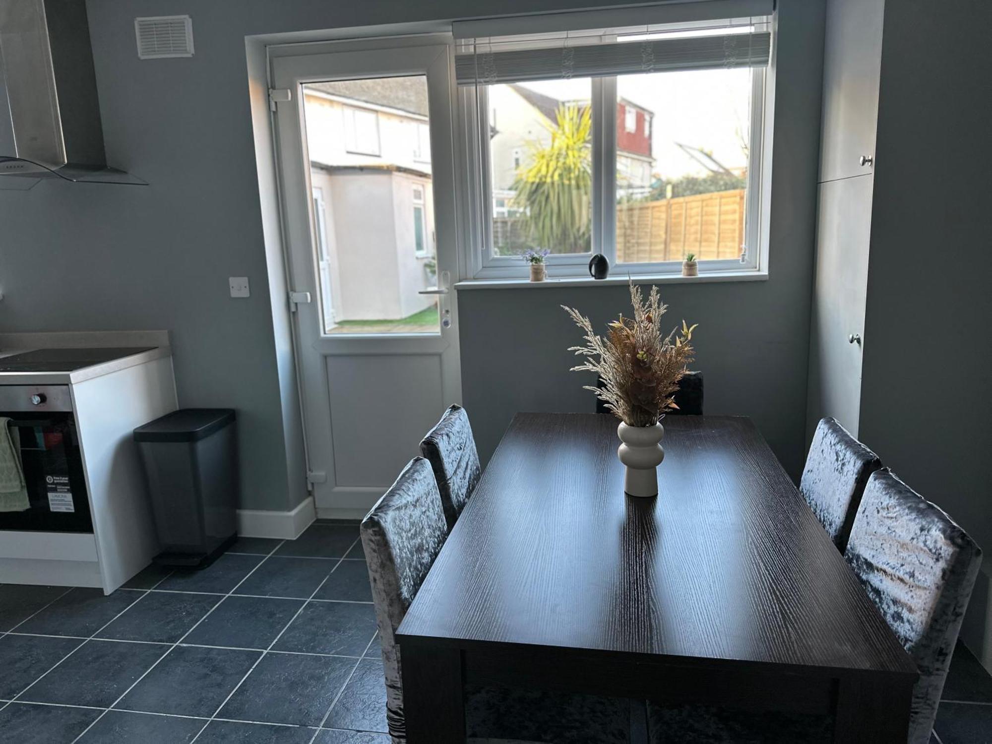 Cosy En-Suite Double Room1 Heathrow Accommodation Northolt  Exterior photo