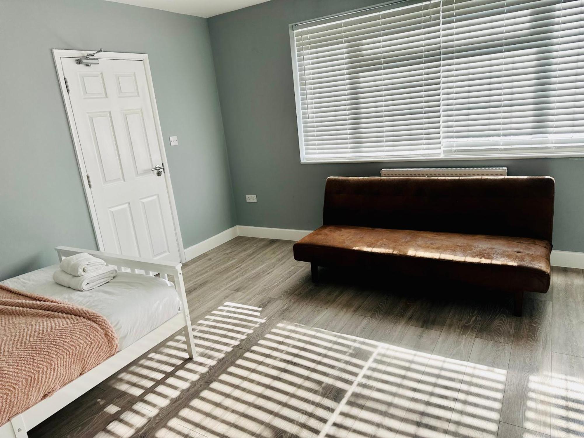 Cosy En-Suite Double Room1 Heathrow Accommodation Northolt  Exterior photo