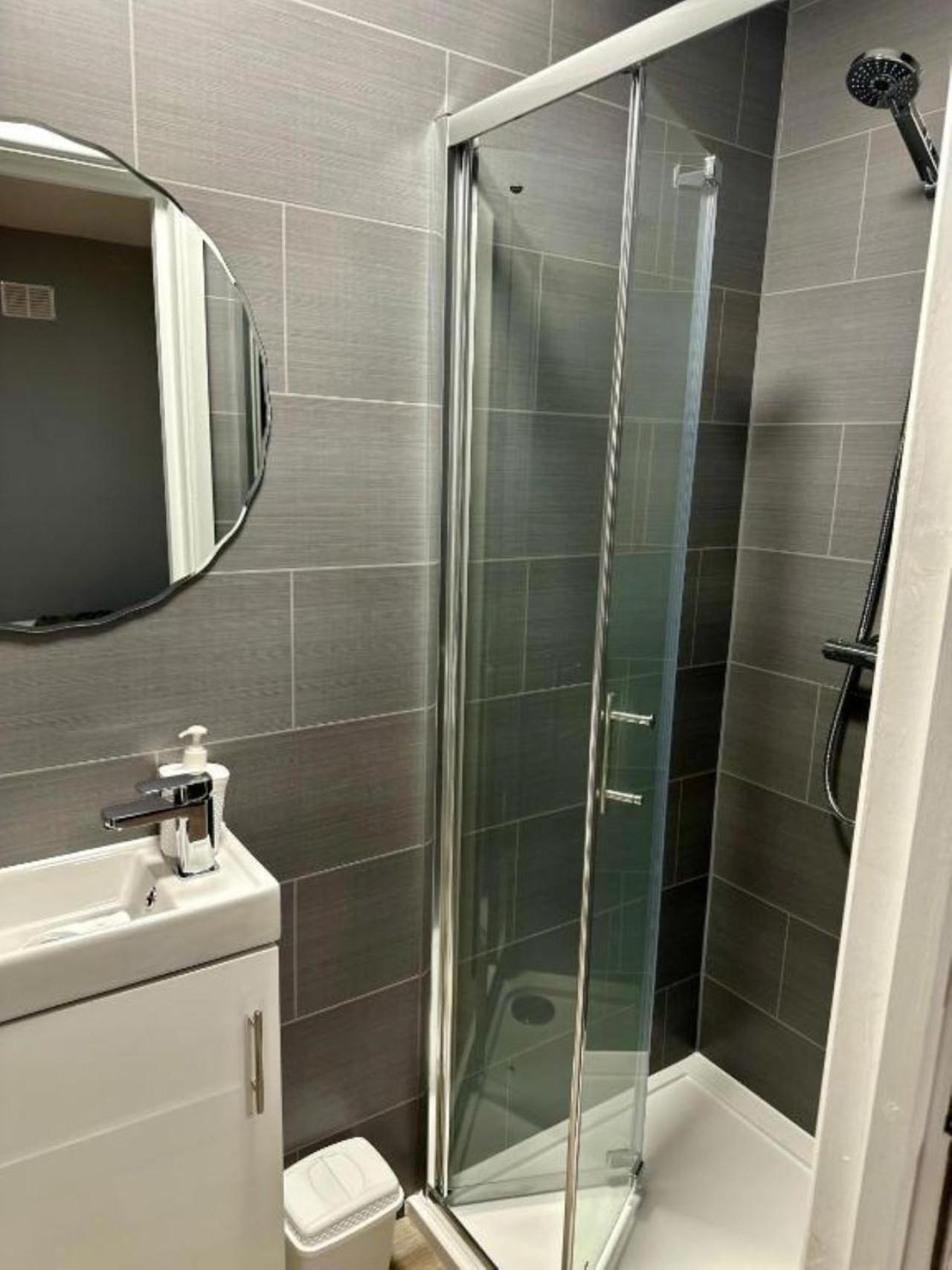 Cosy En-Suite Double Room1 Heathrow Accommodation Northolt  Exterior photo